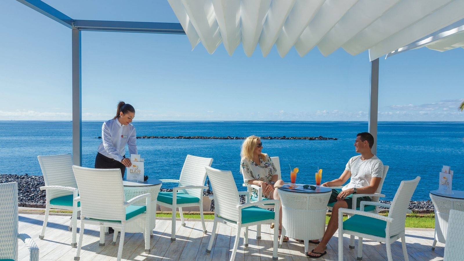 bars-poolside-snack-bar