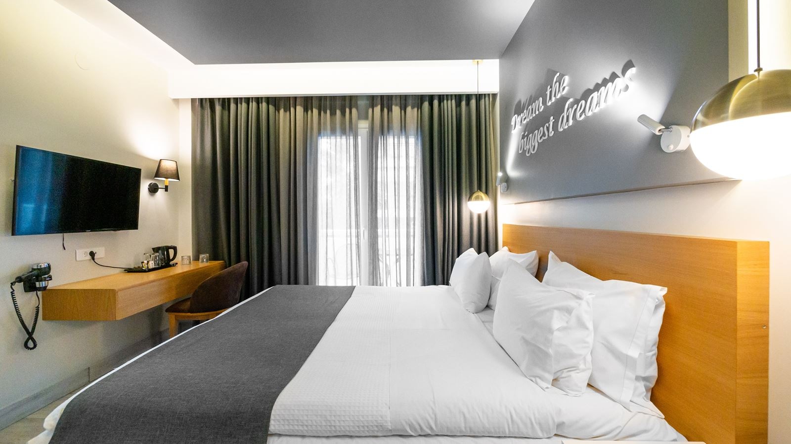 rooms-alkyone-cocomat-room-with-back-view