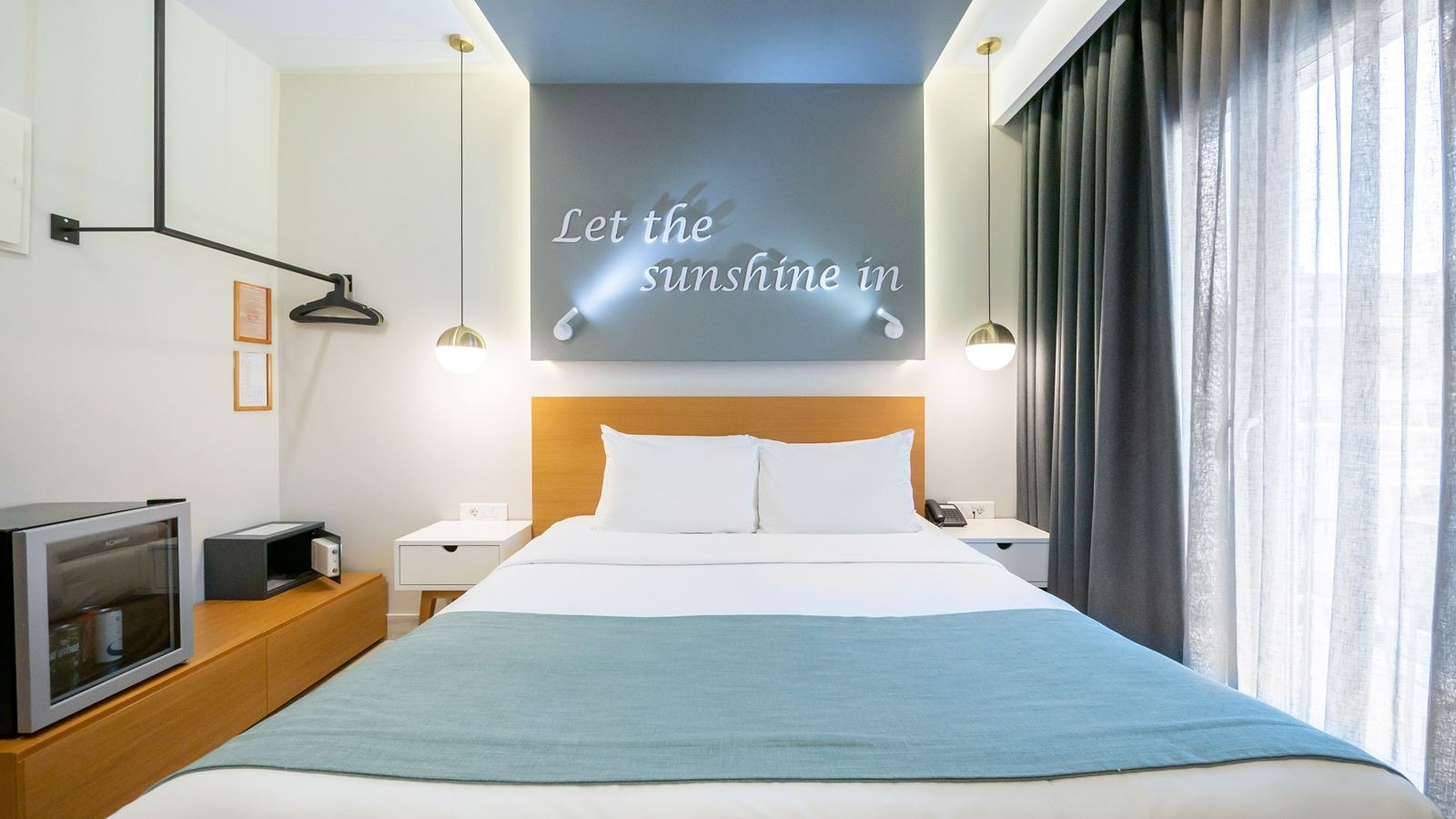 rooms-alkyone-cocomat-room-with-back-view