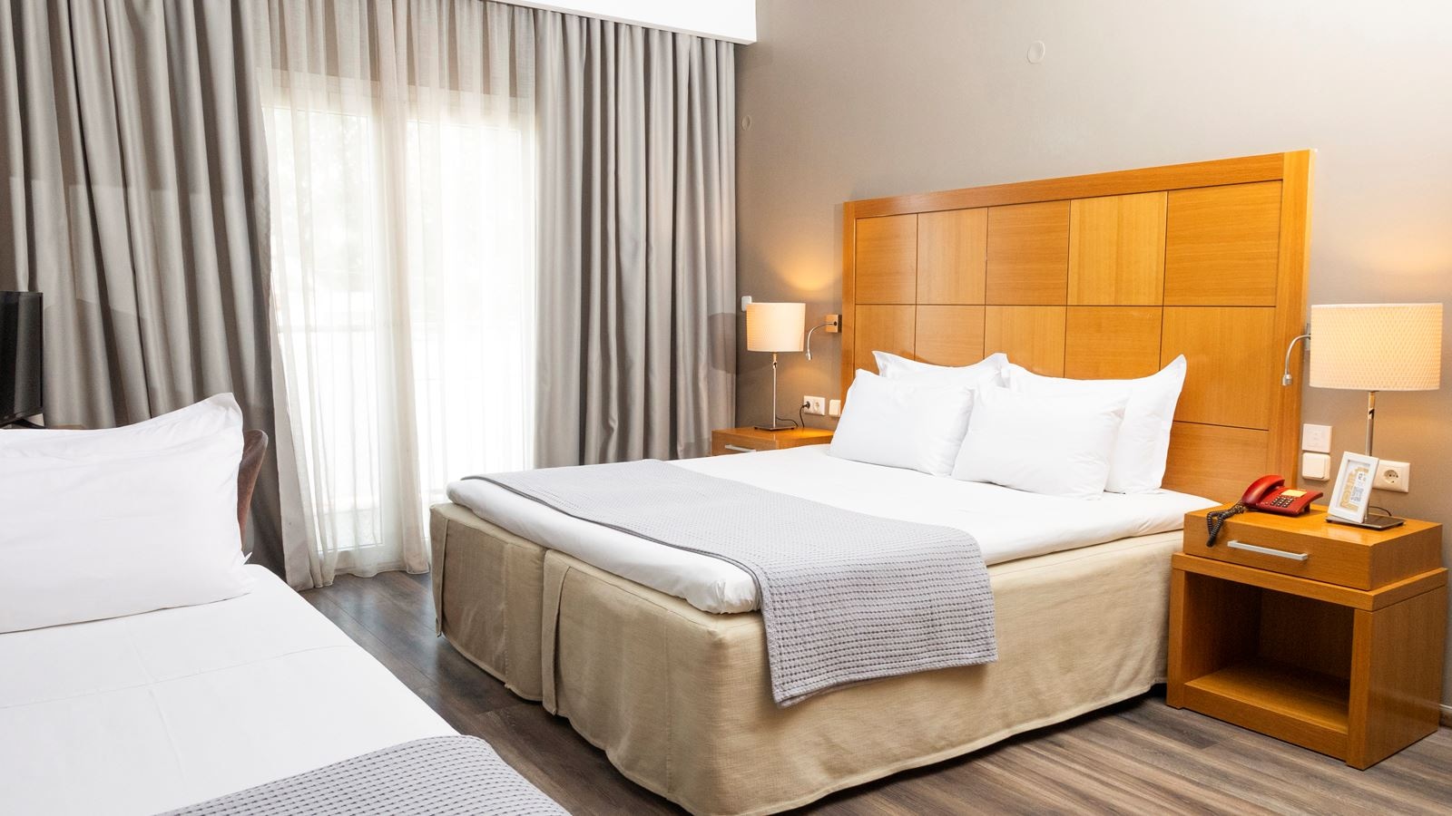 rooms-family-cocomat-room-with-partial-sea-view