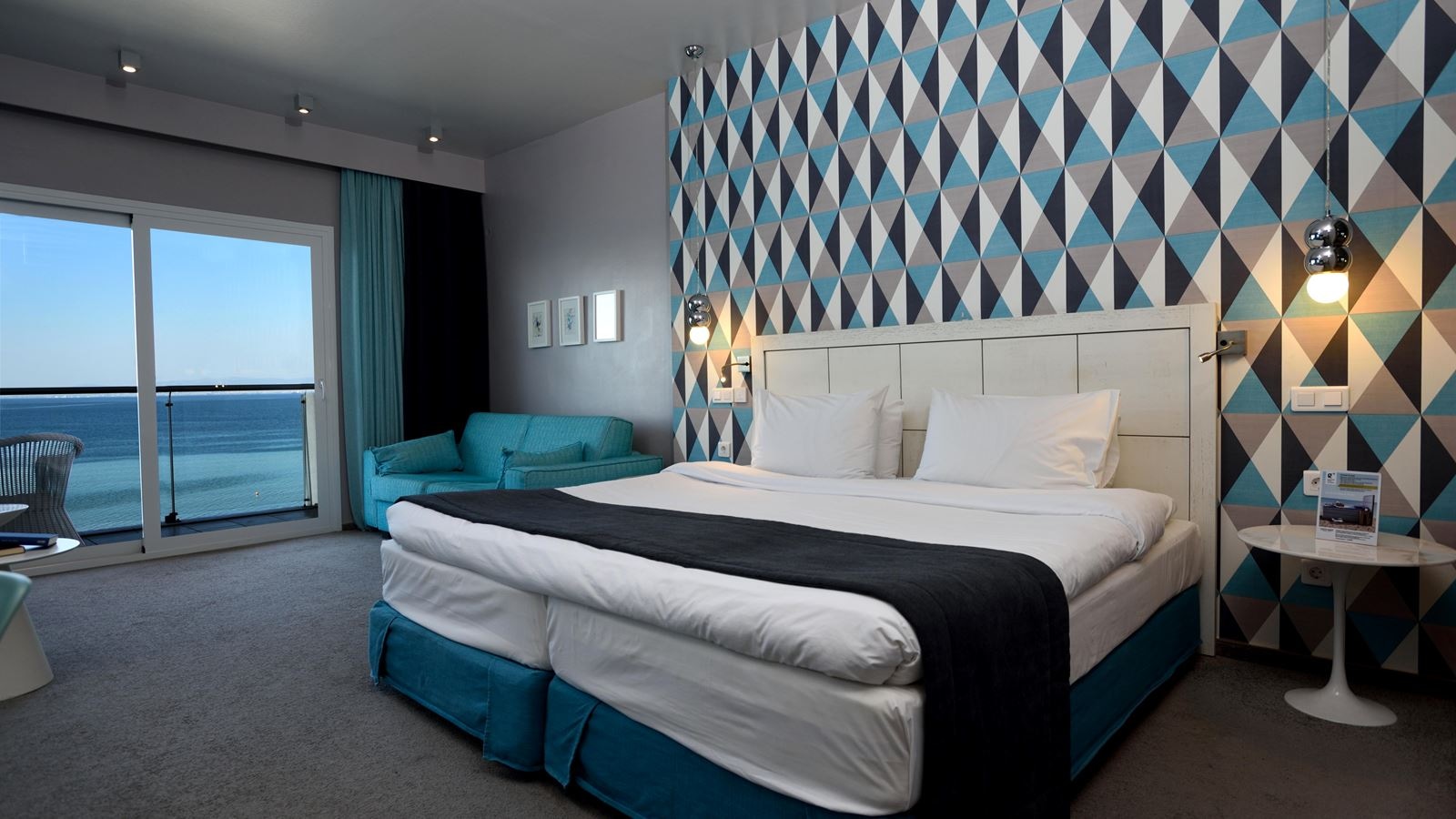 rooms-poseidon-suite-front-sea-view