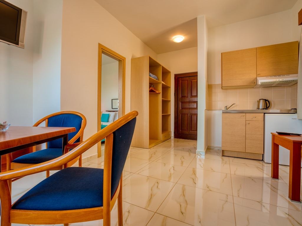 rooms-family-apartment