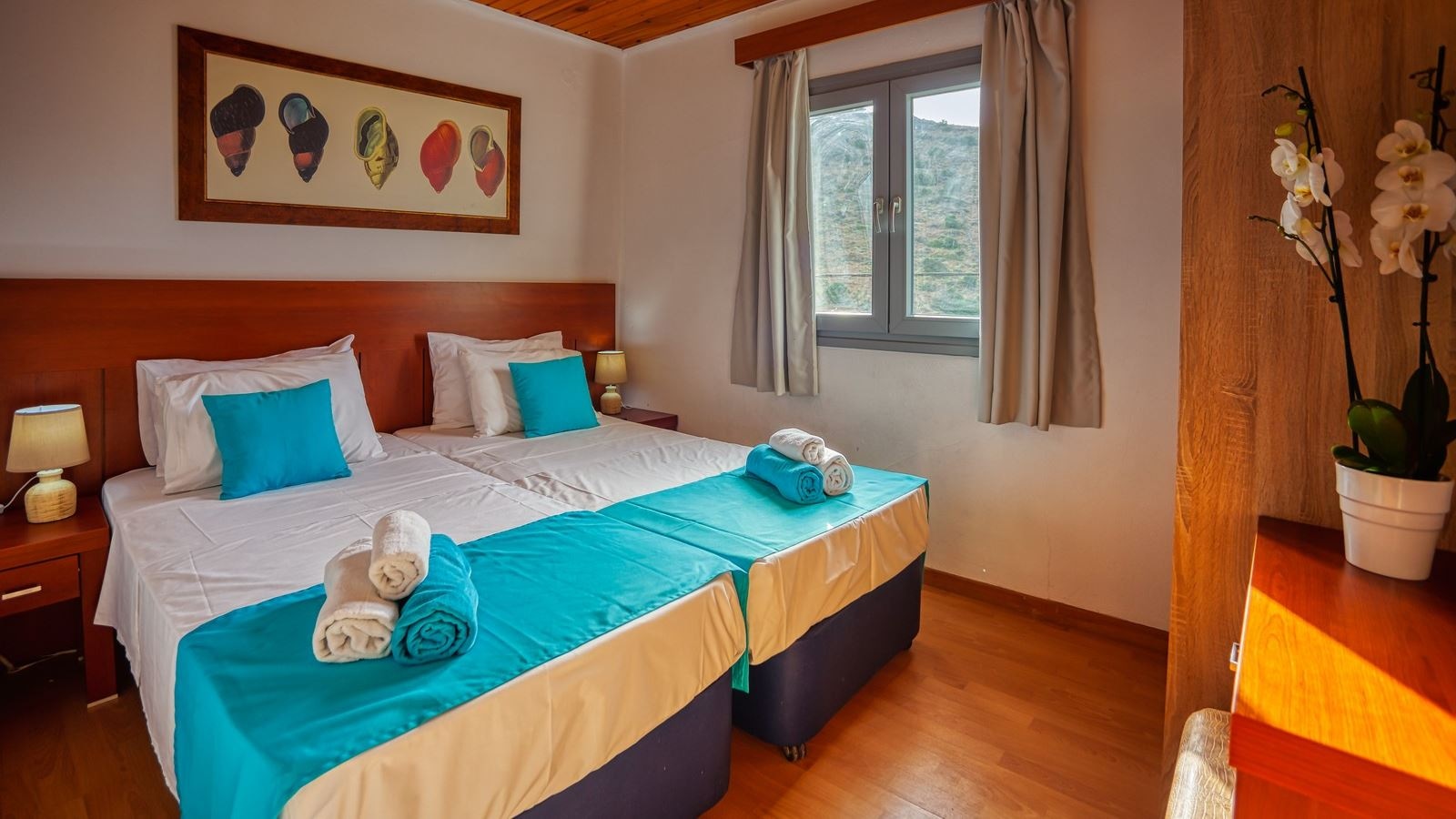 rooms-two-bedroom-family-apartment