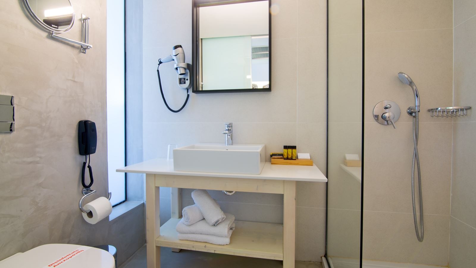 rooms-deluxe-room-land-view-balcony