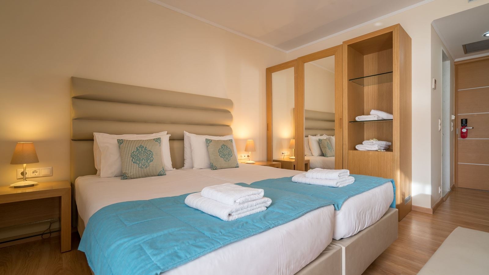 rooms-cozy-promo-room