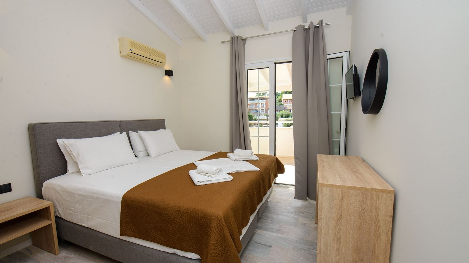 rooms-two-bedroom-apartment-5-pax