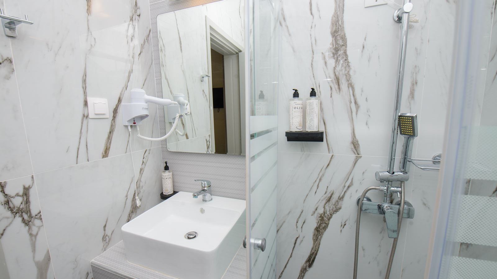 rooms-1-bedroom-apartments