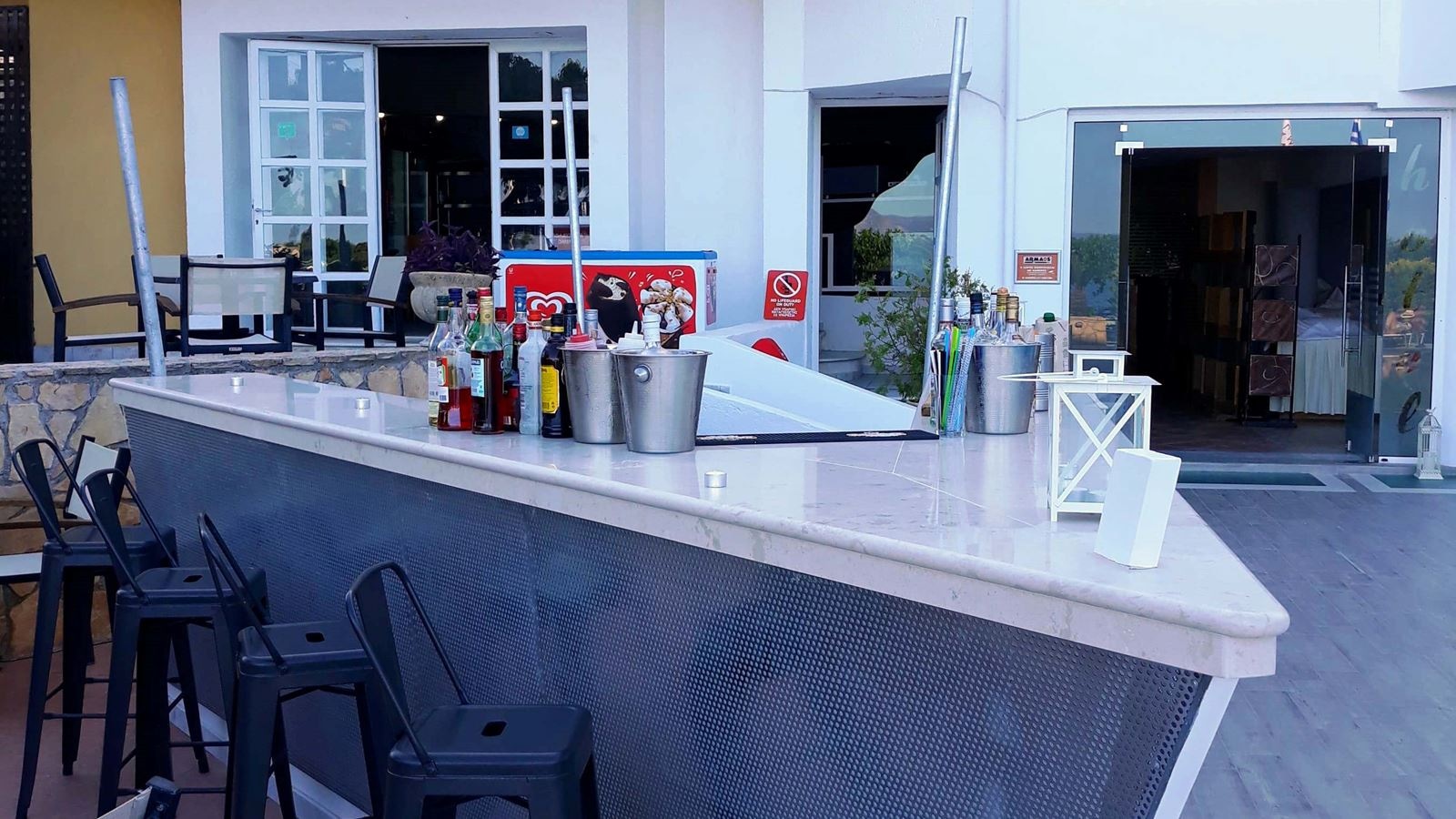 bars-faedra-pool-bar