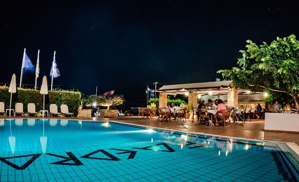 restaurants-faedra-pool-restaurant