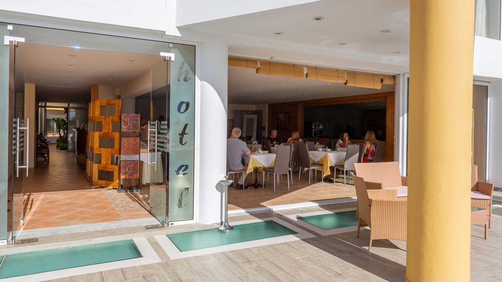 restaurants-faedra--lounge-restaurant