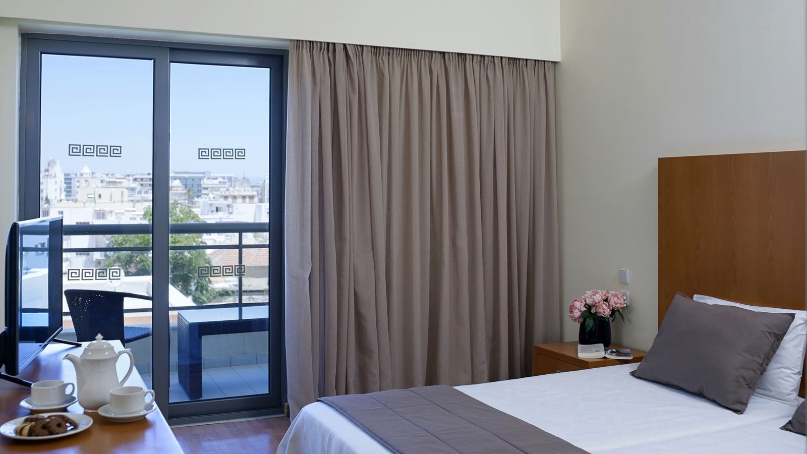 rooms-superior-double-twin-small-balcony