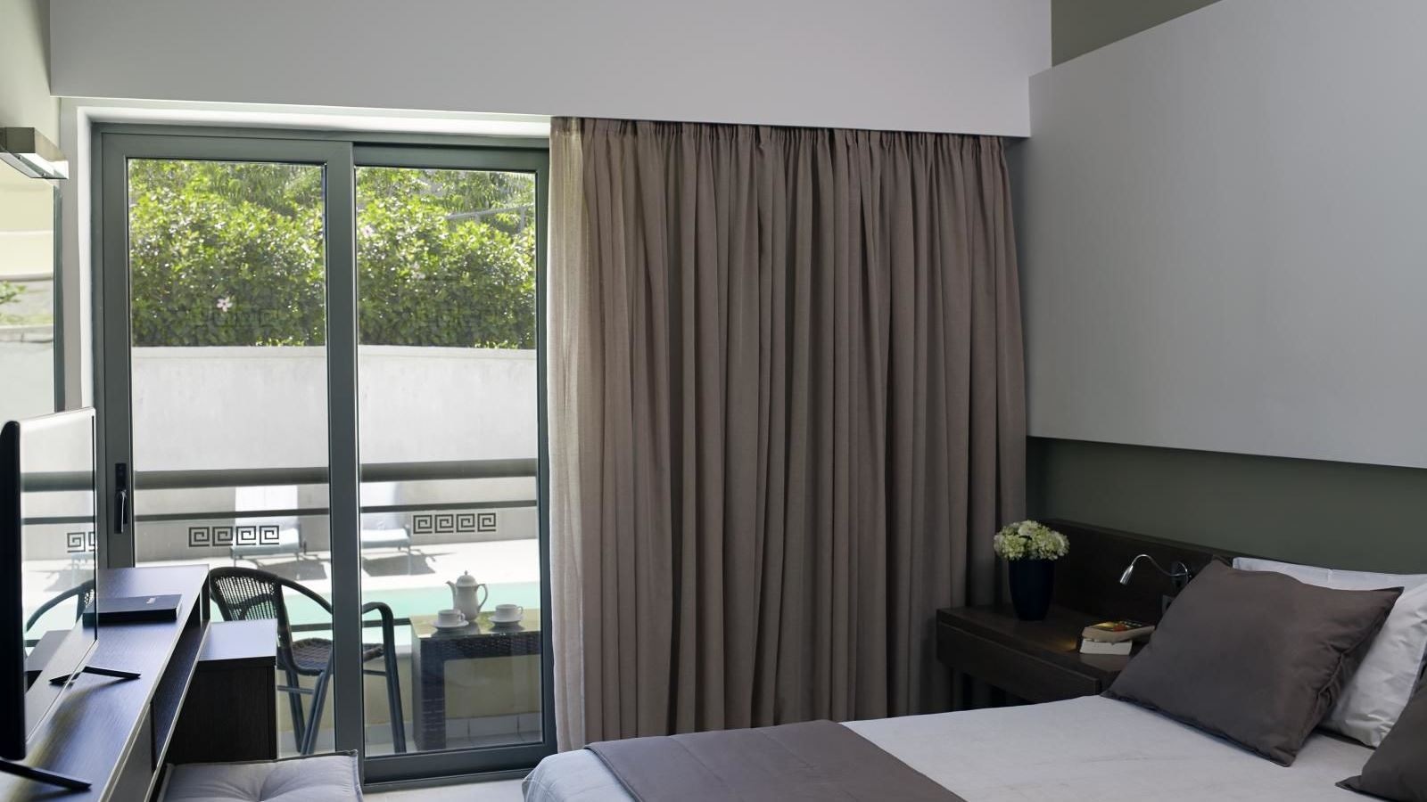 rooms-superior-double-twin-large-balcony