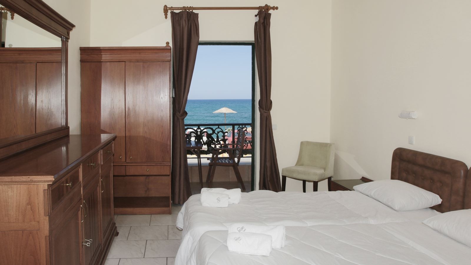 rooms-room-family-1-bedroom