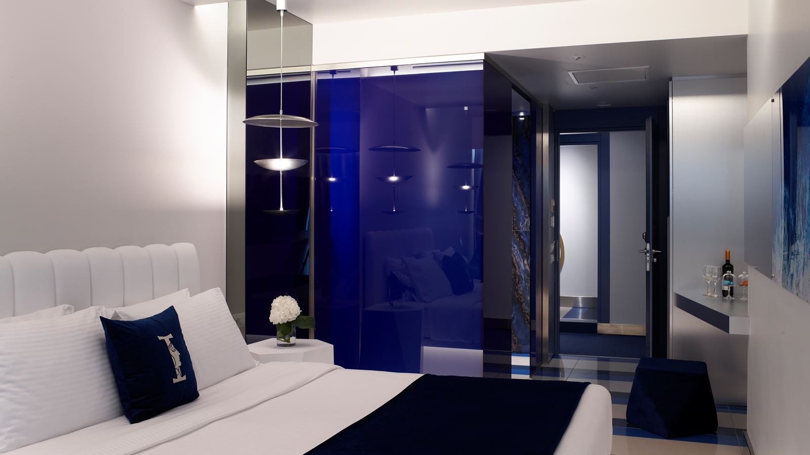 rooms-silver-double-land-view