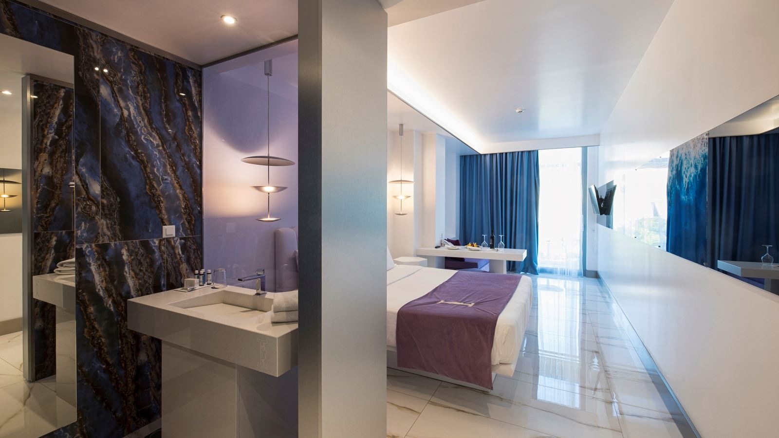 rooms-silver-junior-suite-land-view