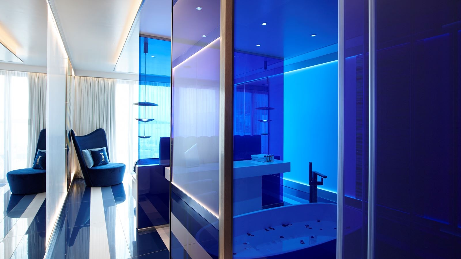 rooms-gold-suite-sea-view-with-private-pool