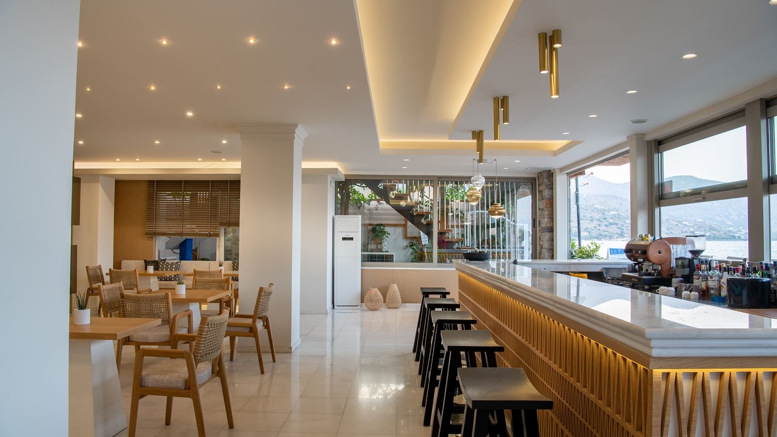 bars-main-sea-breeze--bar