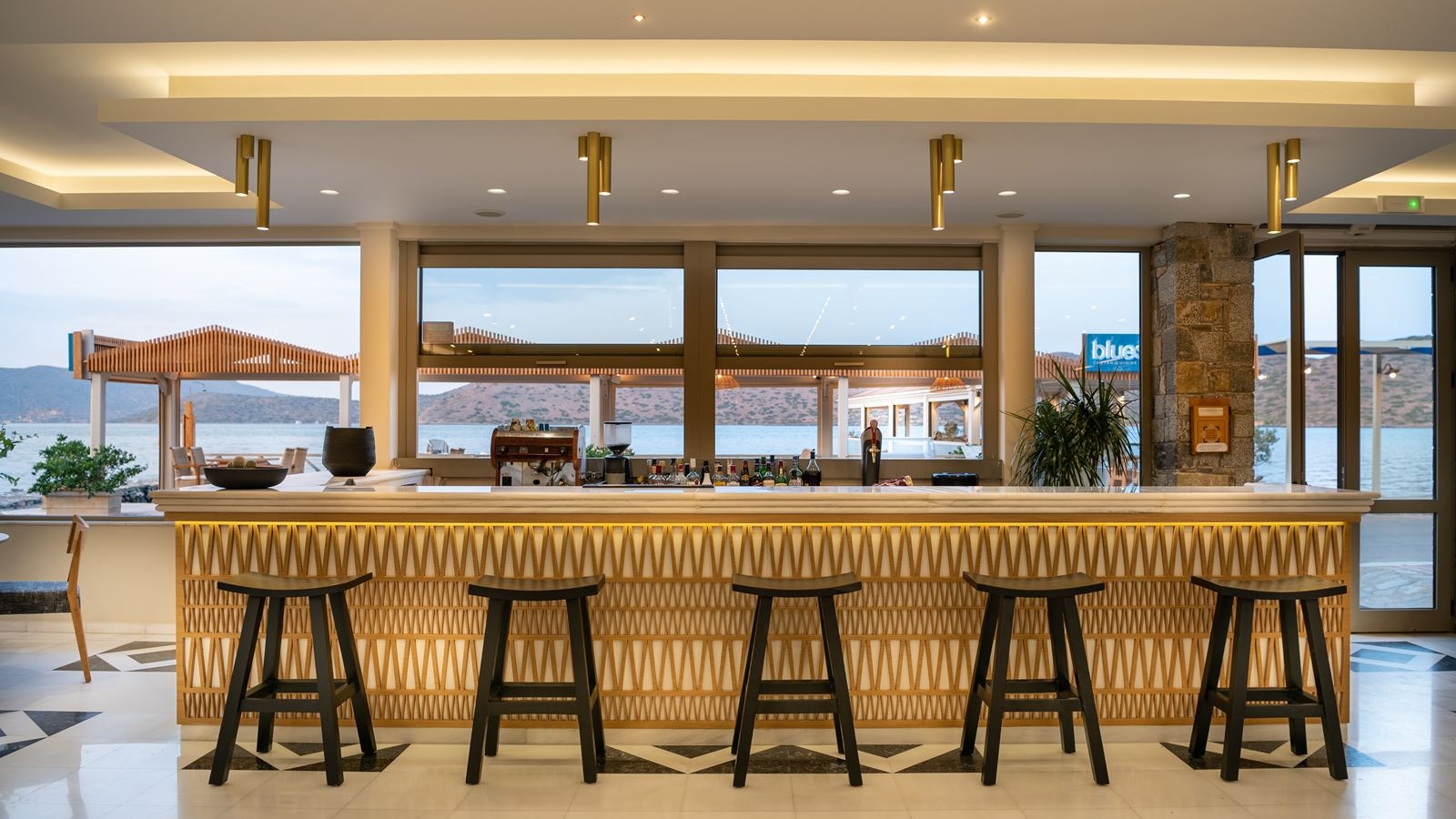 bars-main-sea-breeze--bar