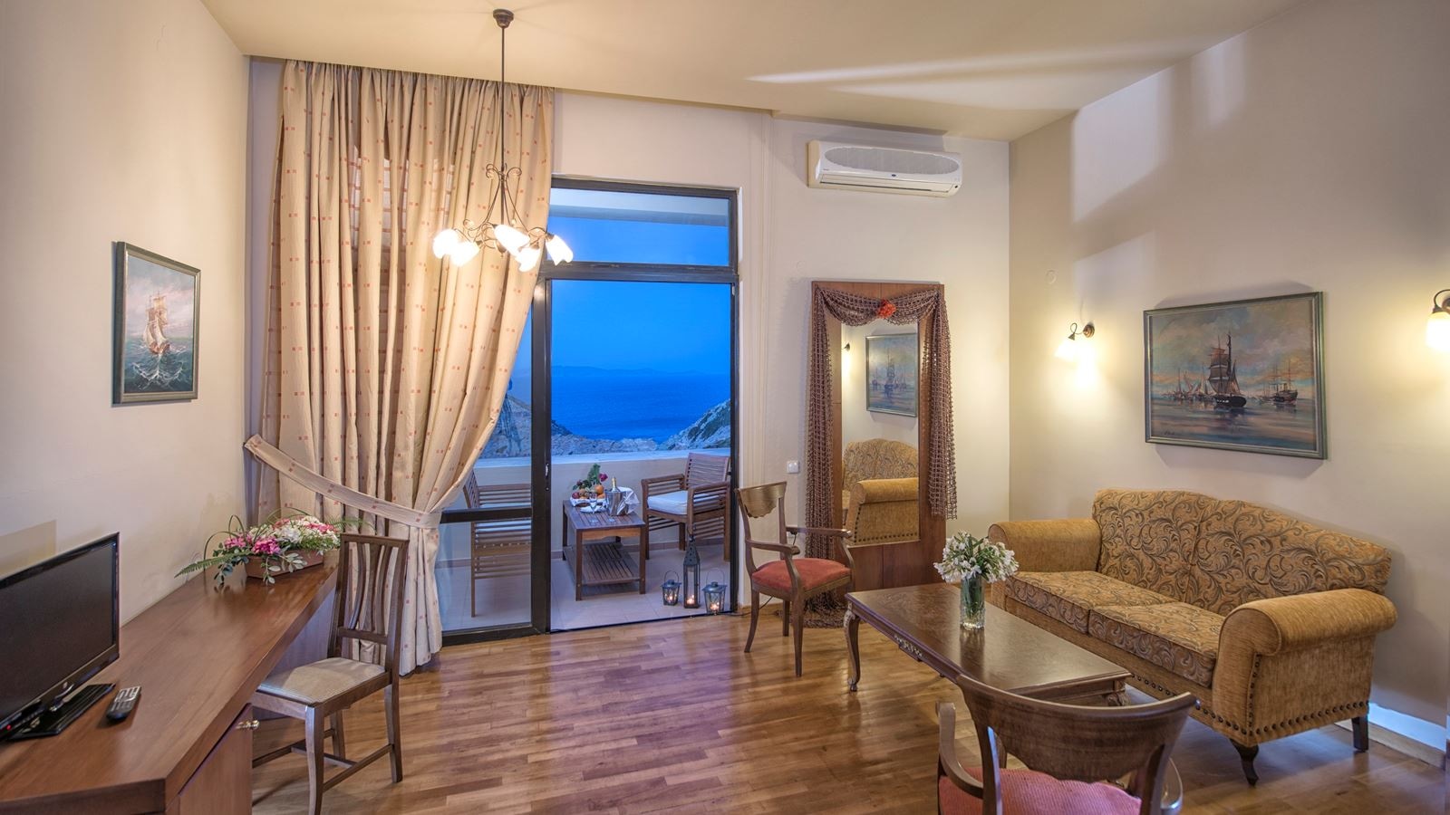 rooms-vip-suite-land-view