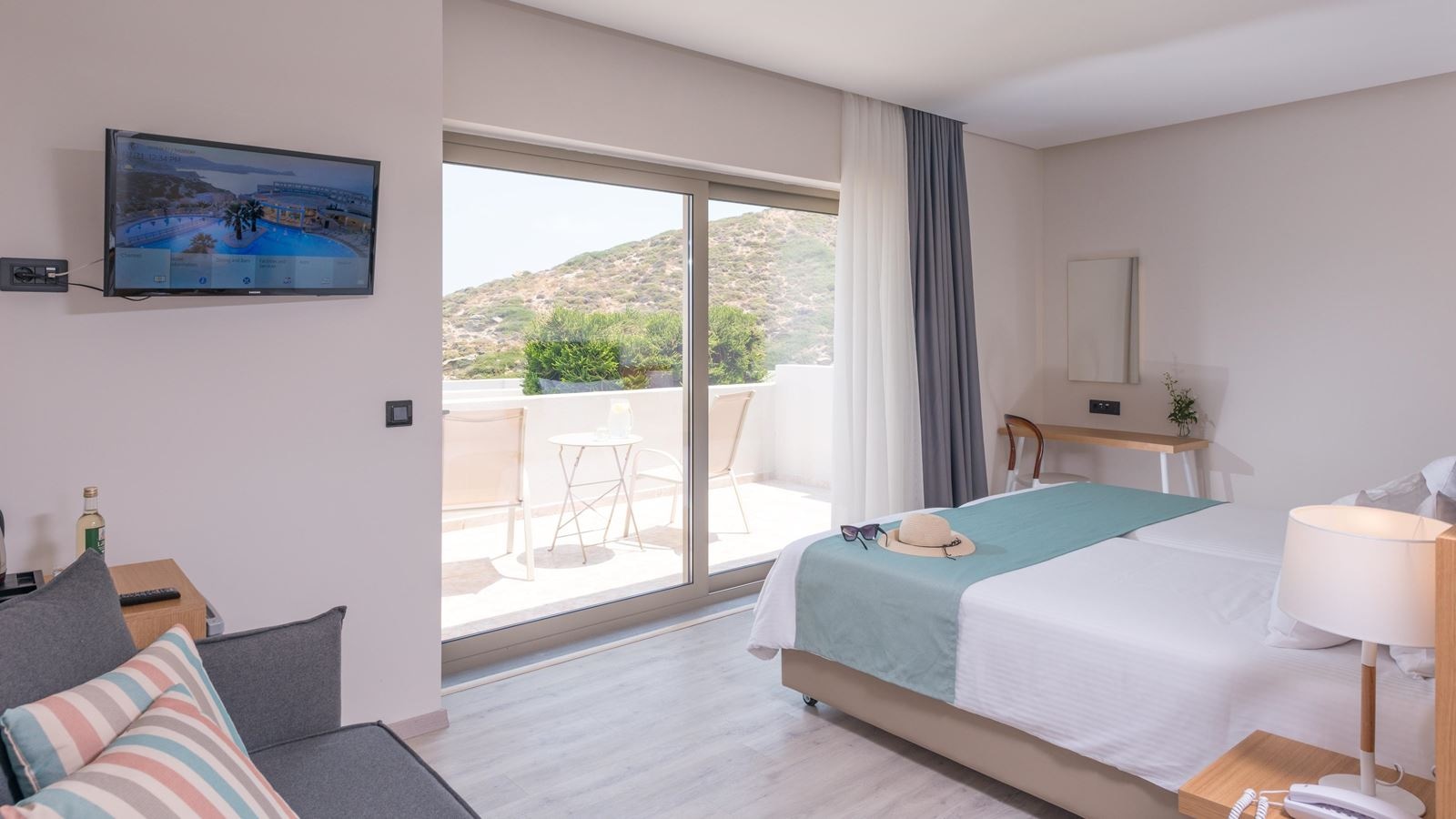 rooms-room-superior-land-view