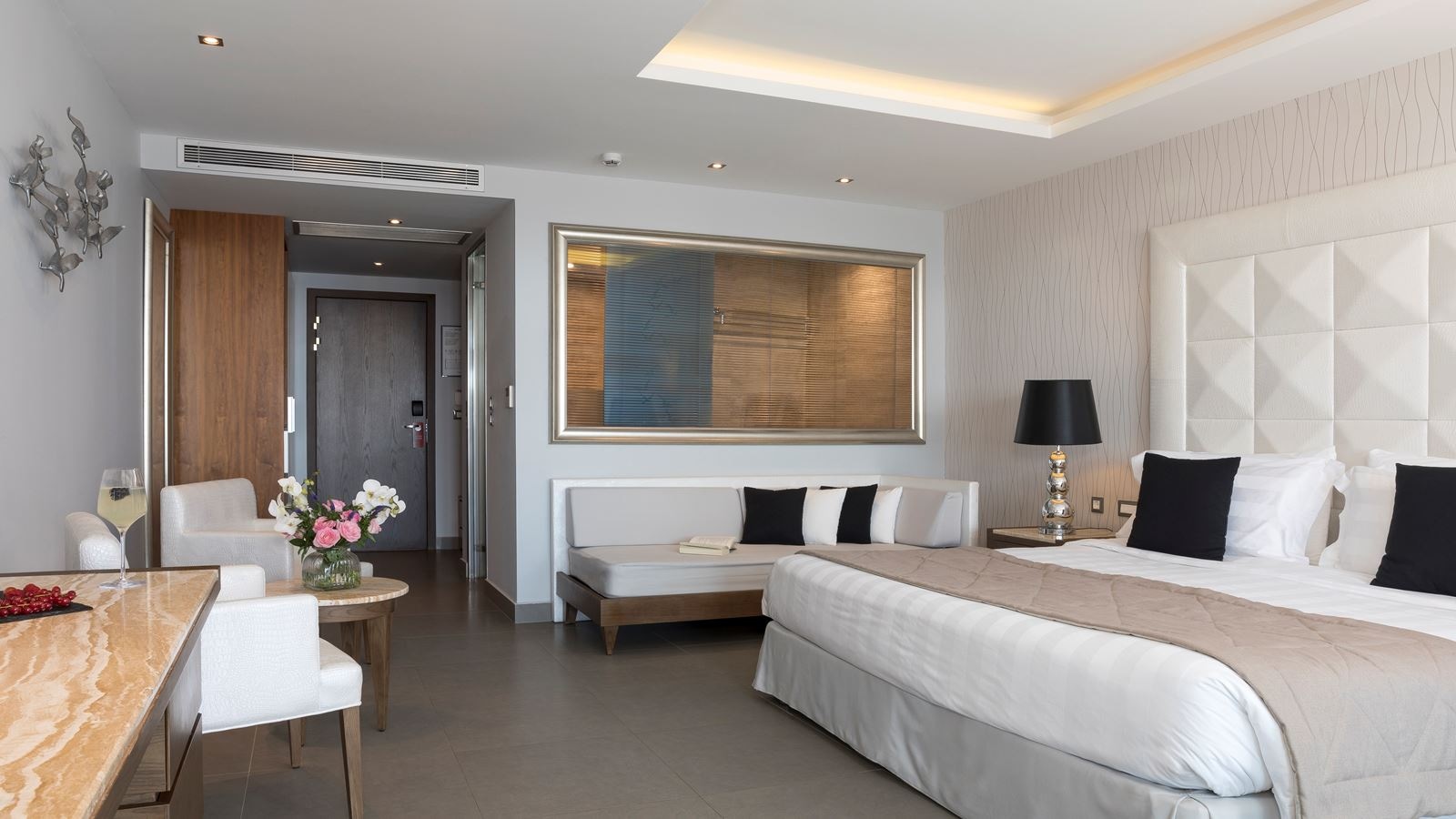 rooms-superior-junior-suite-with-private-pool--partial-sea-view