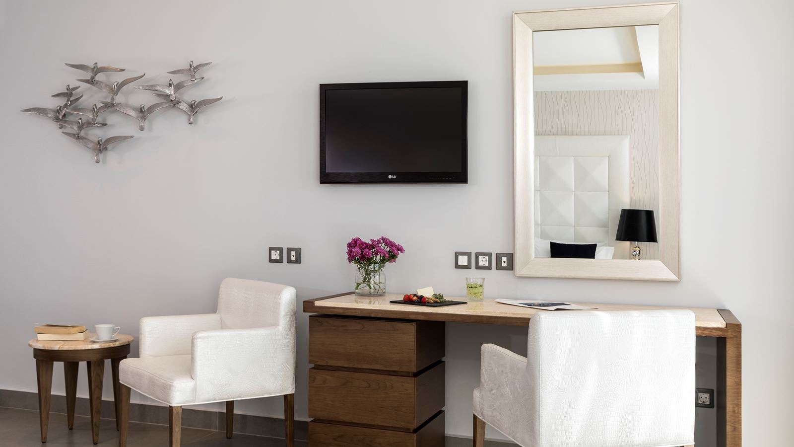 rooms-superior-junior-suite-with-private-pool--partial-sea-view