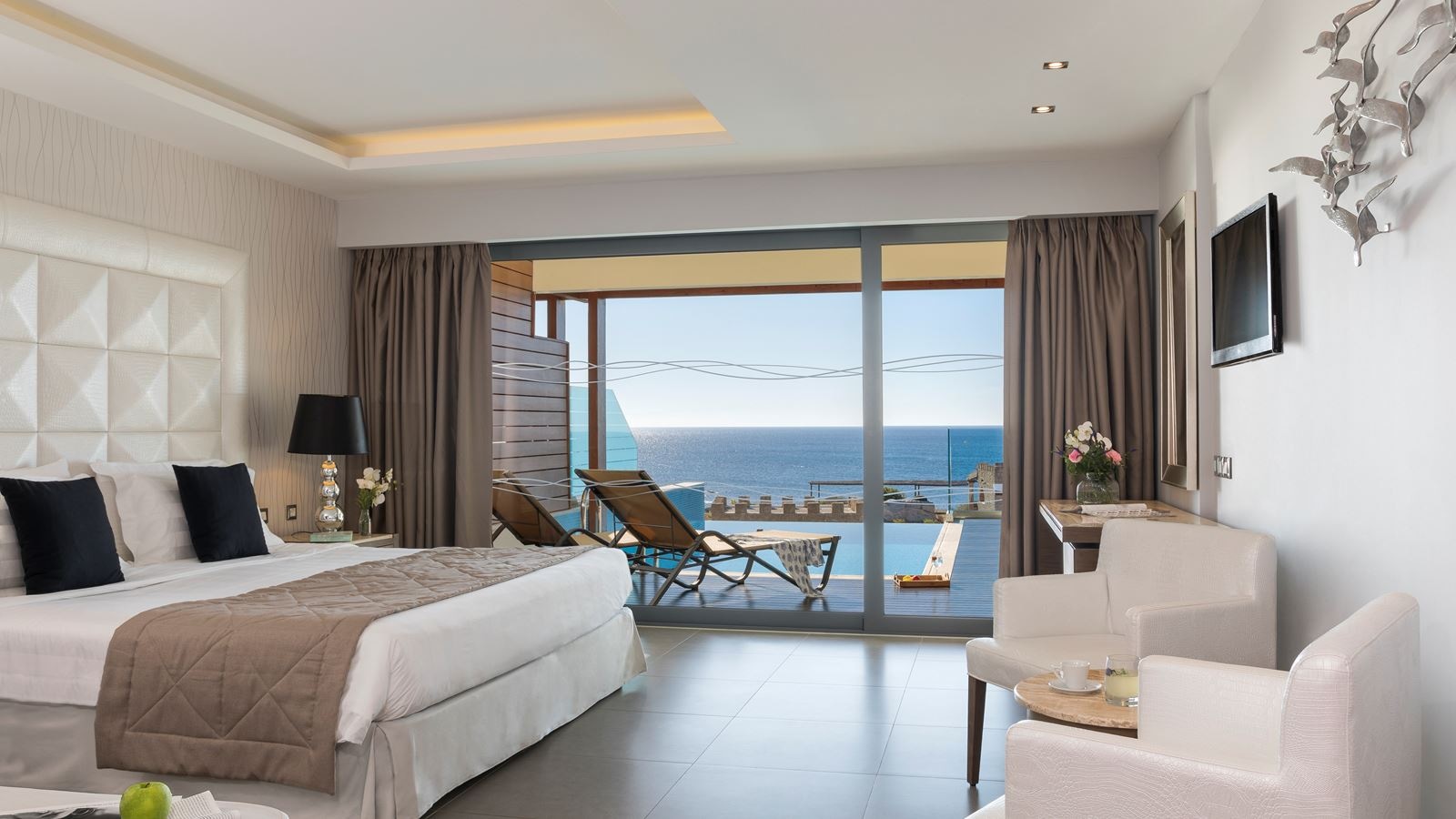 rooms-superior-junior-suite-with-private-pool--sea-view