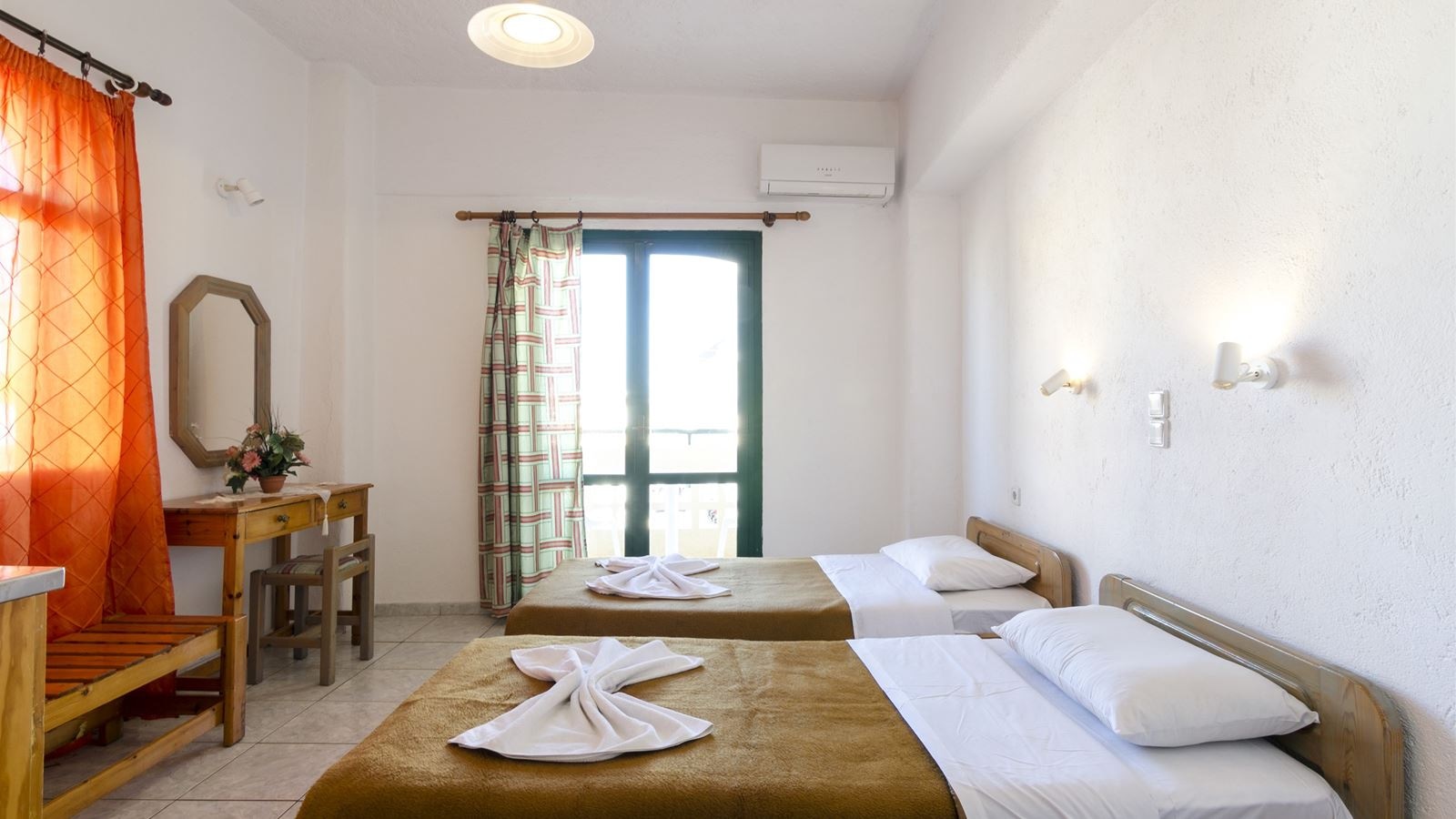 rooms-studio-balcony-or-terrace