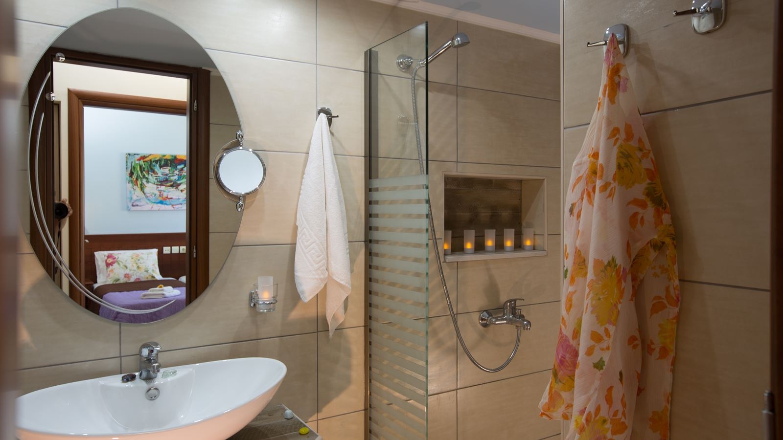 rooms-family-with-living-room