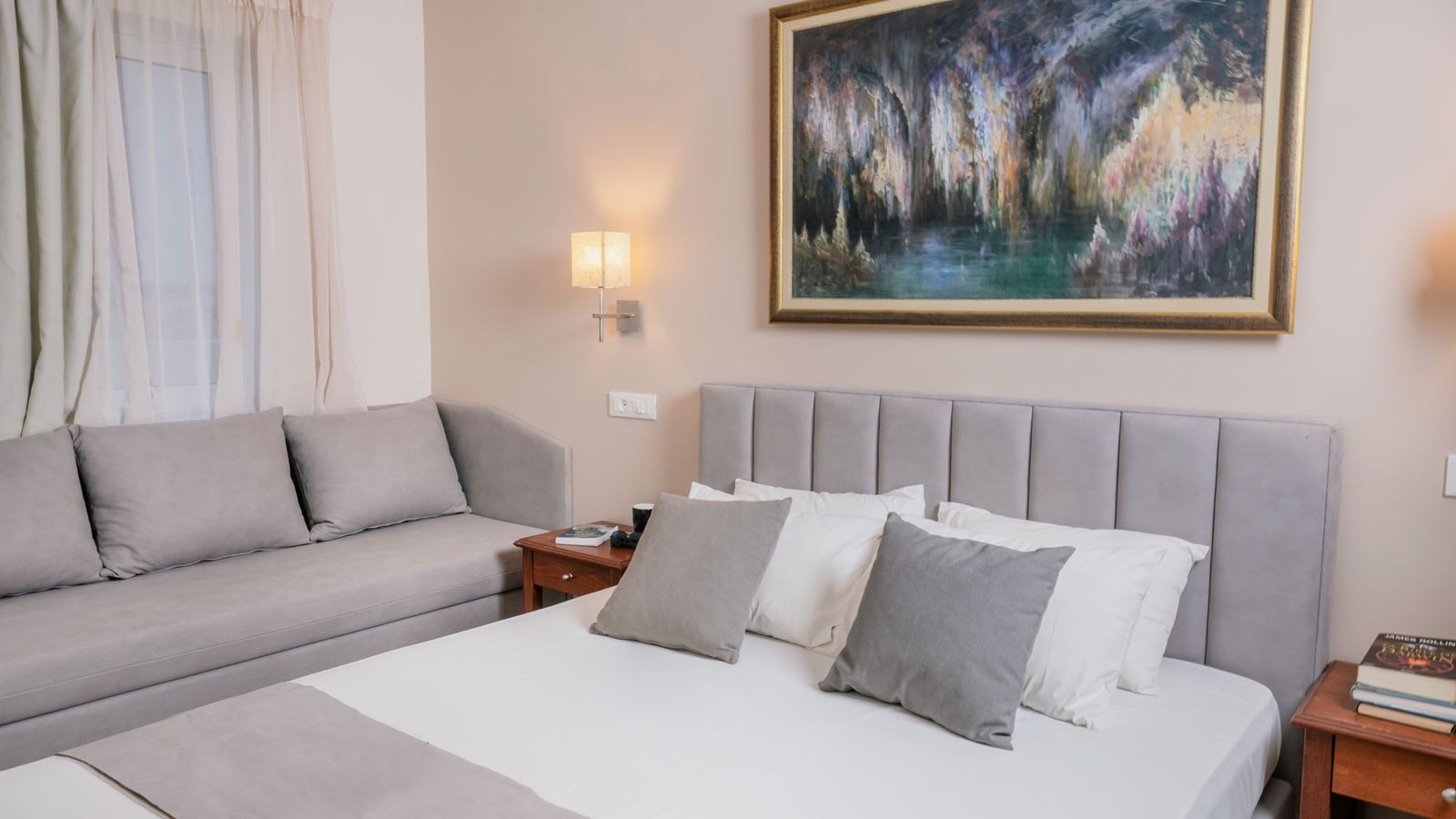 rooms-family-with-living-room