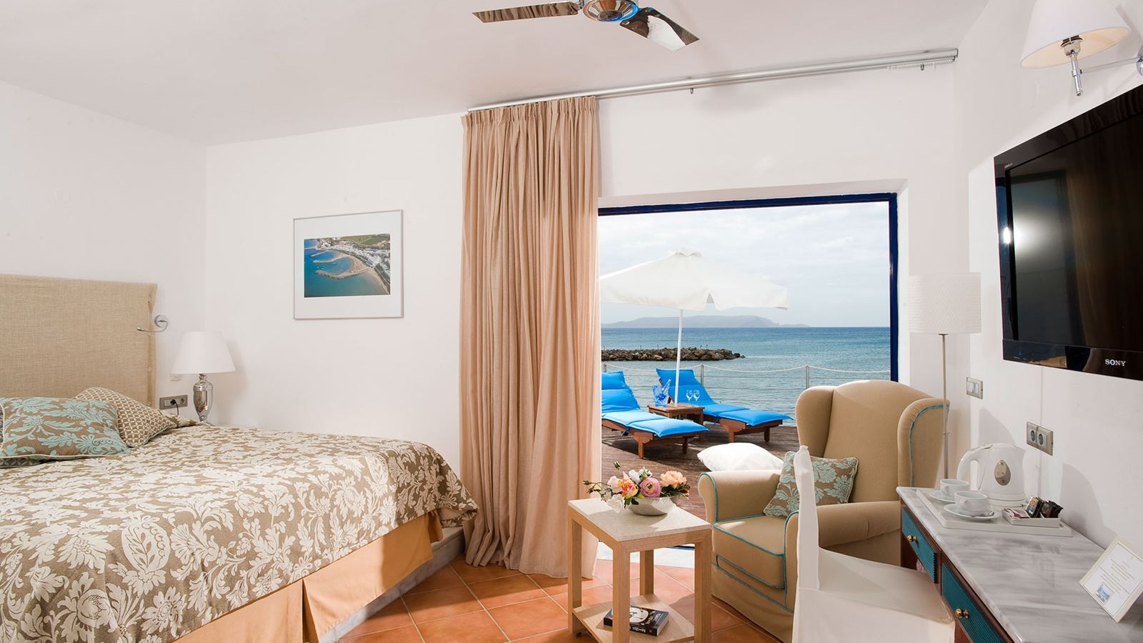 rooms-superior-bungalow-water-front