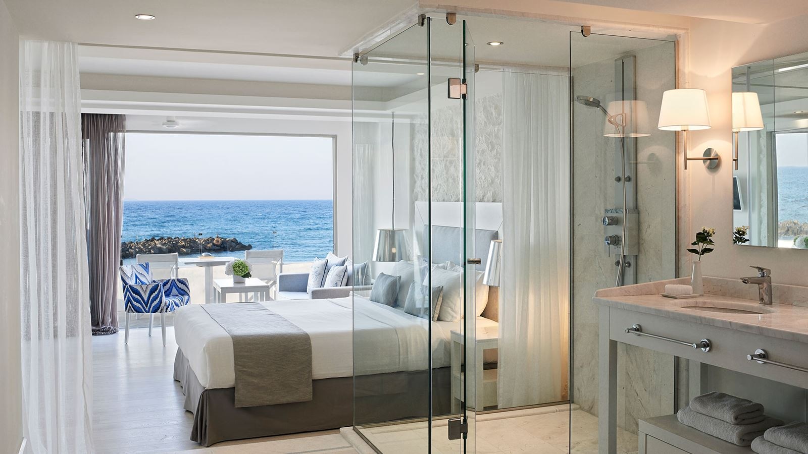 rooms-island-suite-sea-front