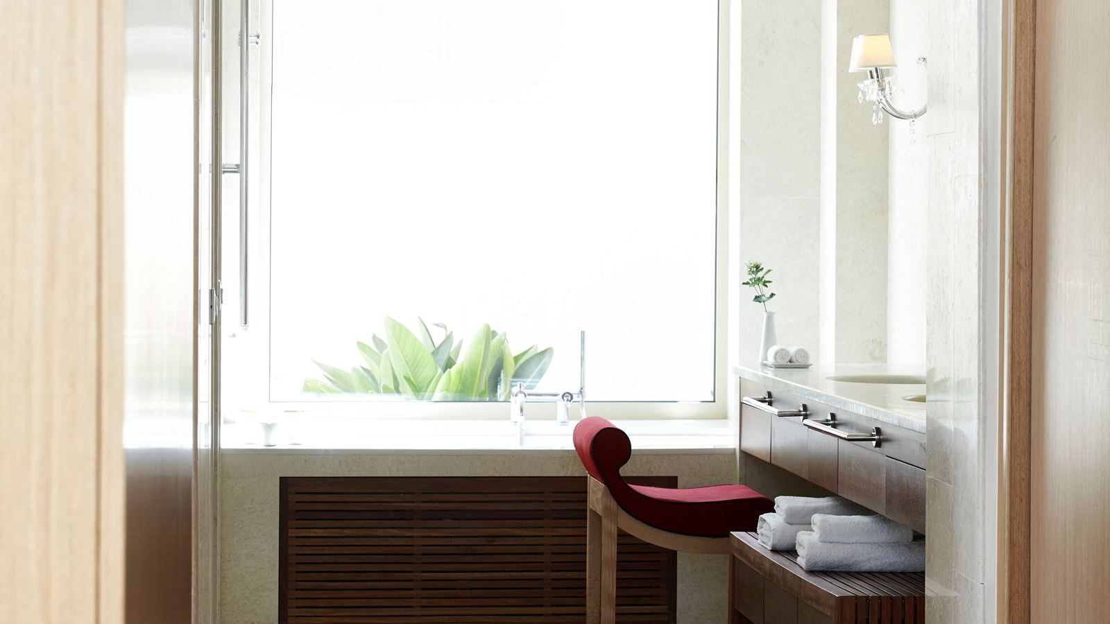 rooms-suite-resort-view-with-beach-cabana