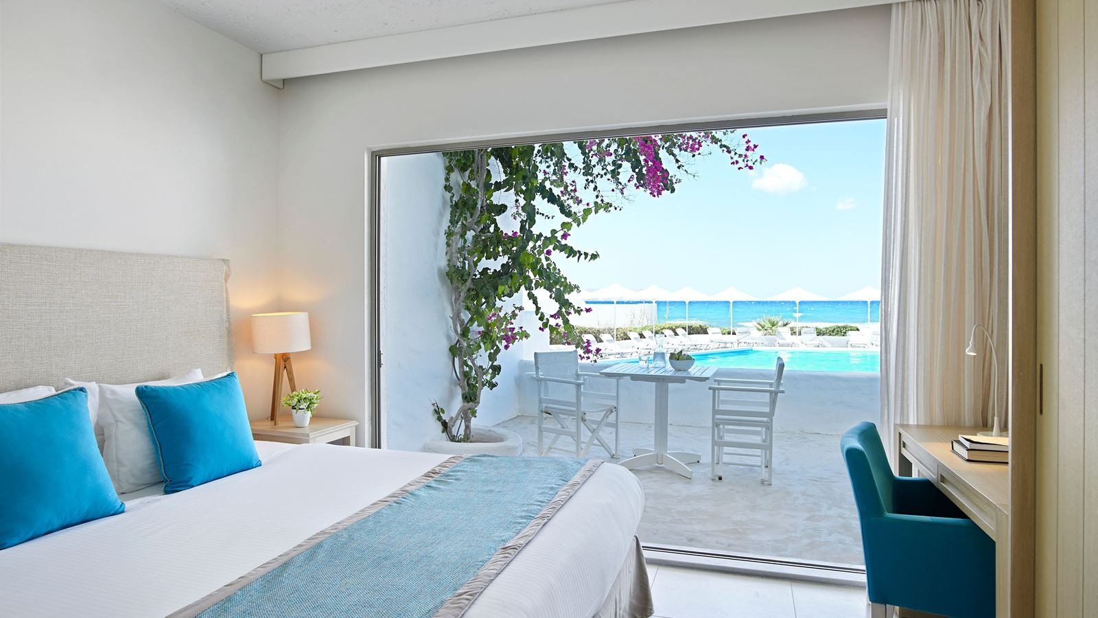 rooms-suite-partial-sea-view-with-beach-cabana