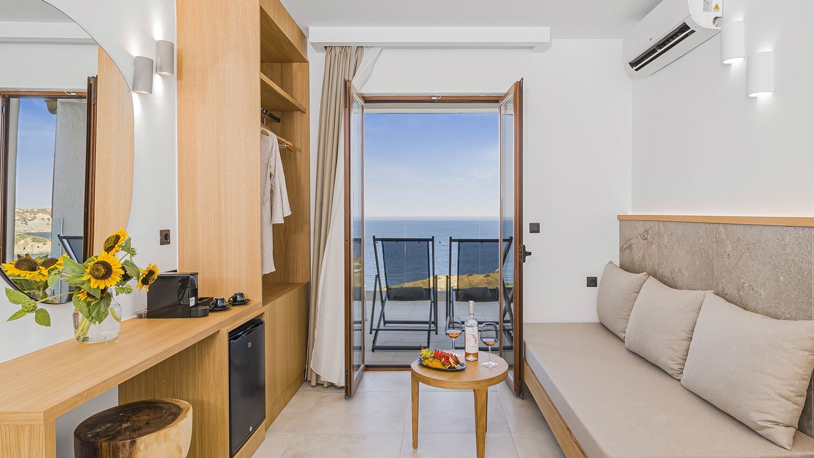 rooms-elegant-superior-sea-view-room
