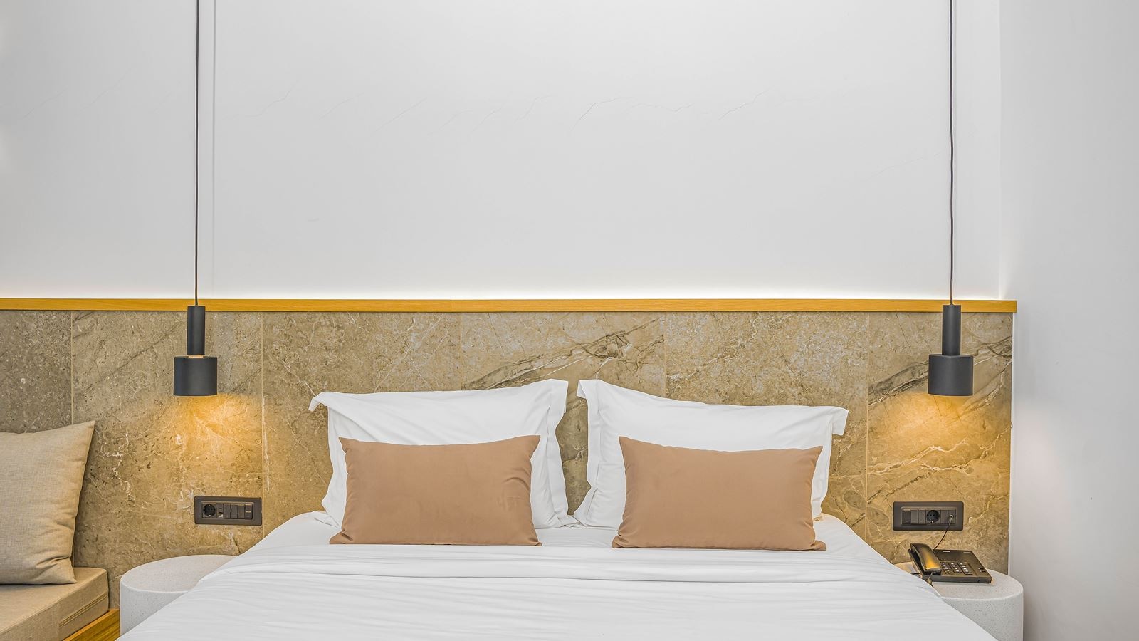 rooms-elegant-superior-double-room