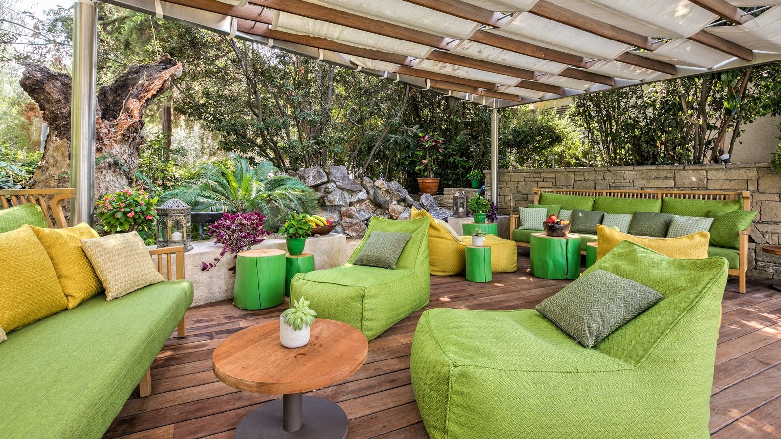 restaurants-pool-bar-and-restaurant