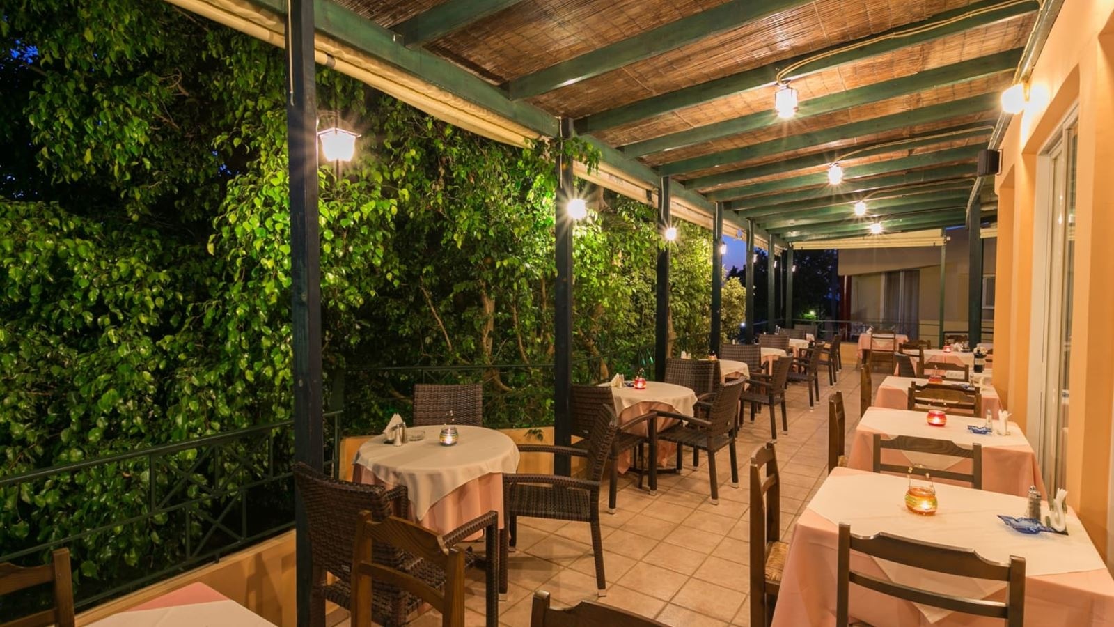 restaurants-restaurant