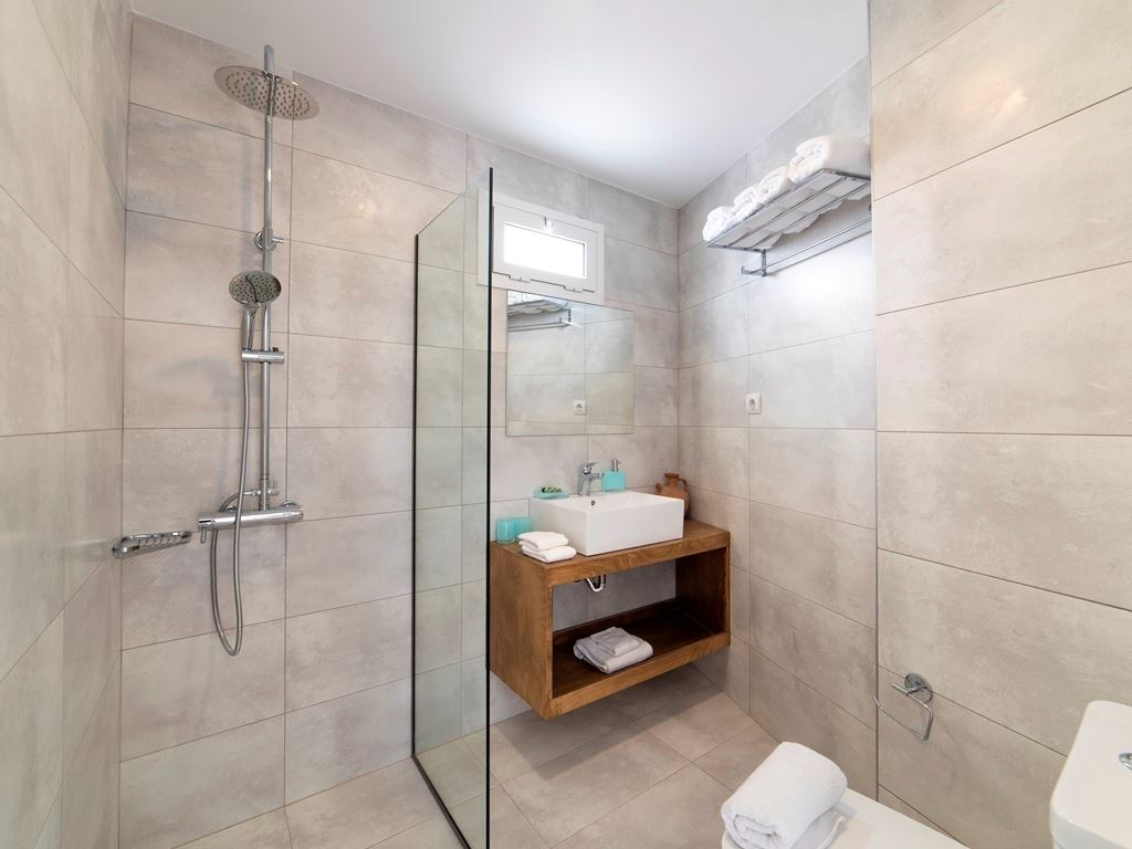 rooms-room-triple-balcony-or-terrace