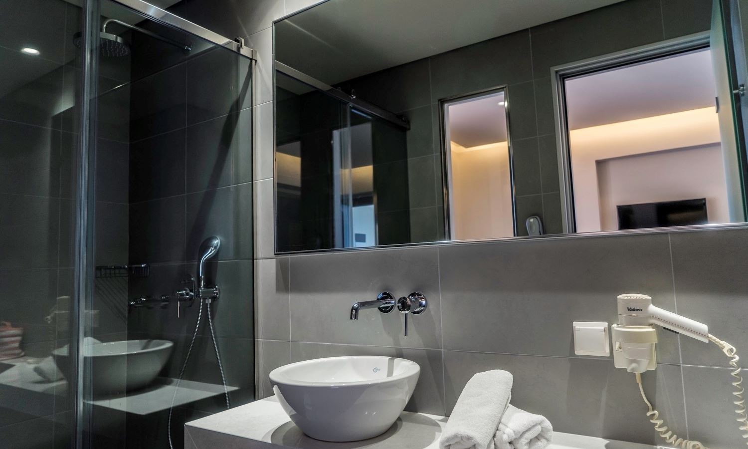 rooms-superior-room-sidesea-view