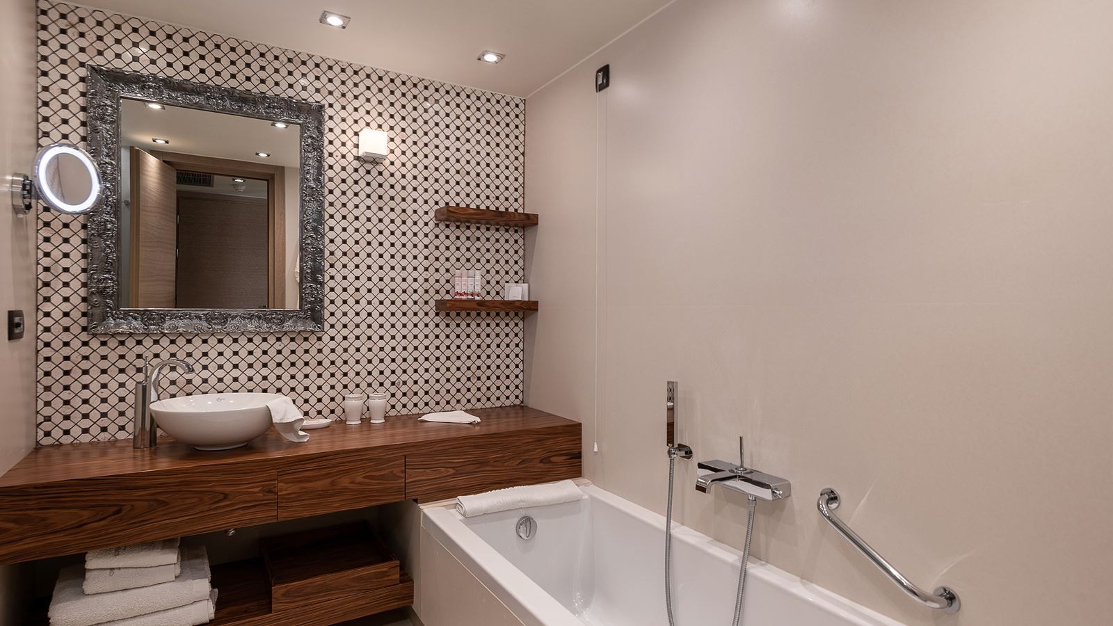 rooms-luxury-execuruve-suite-sea-view