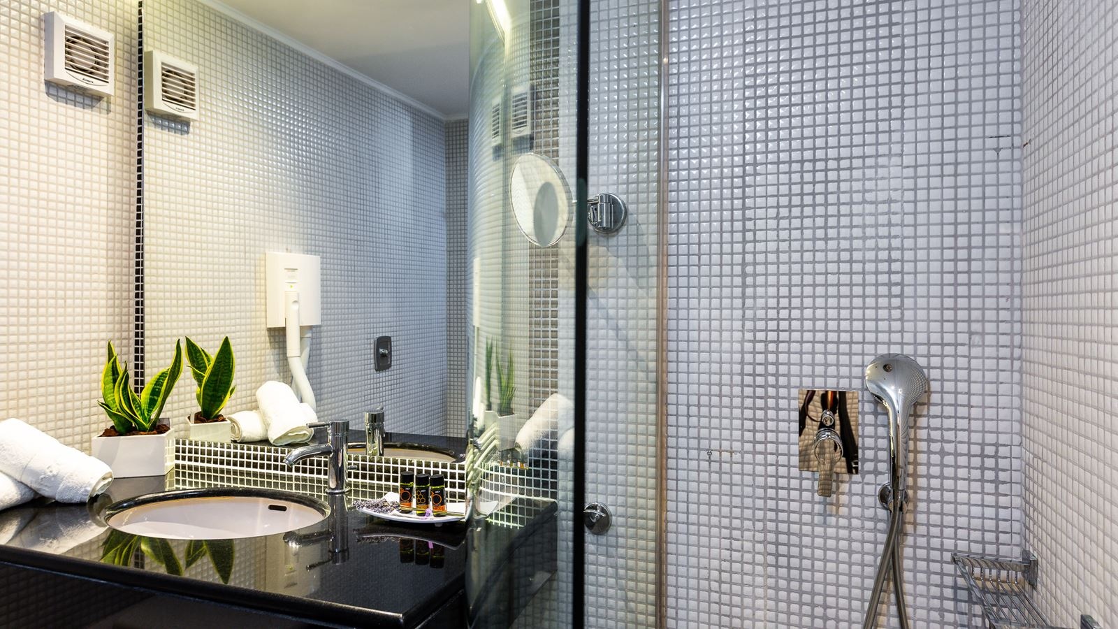 rooms-superior-room-pool-view