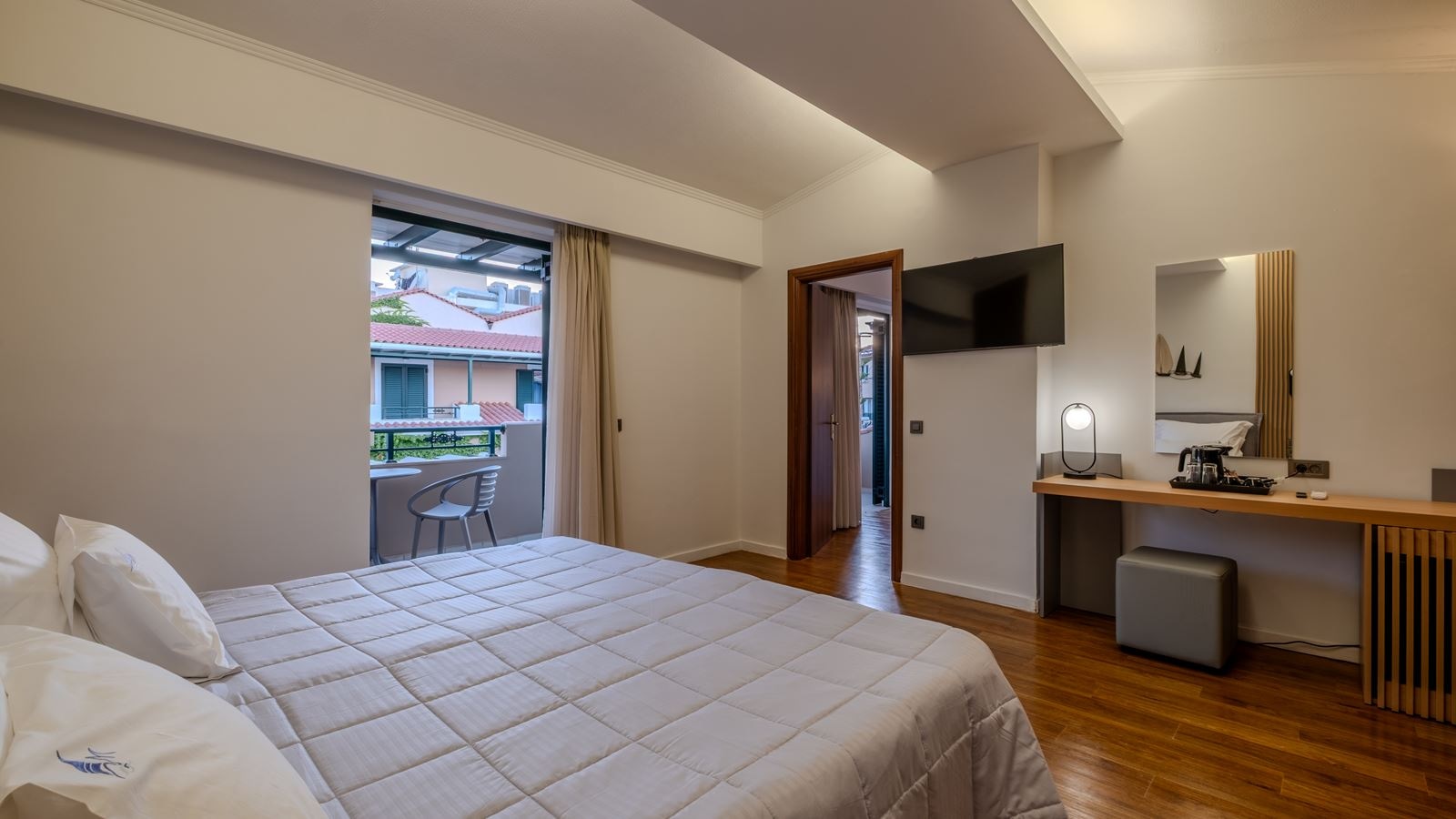 rooms-superior-family-room