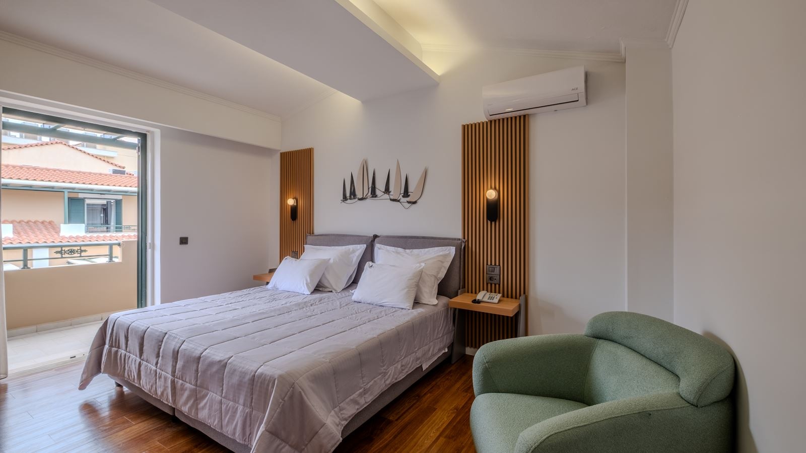 rooms-superior-family-room