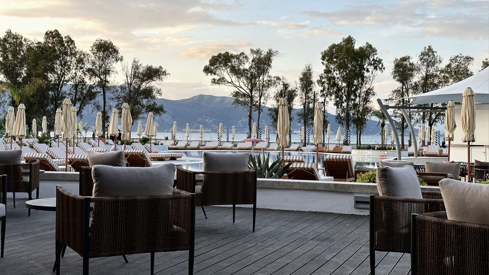 bars-nymphy-main-bar