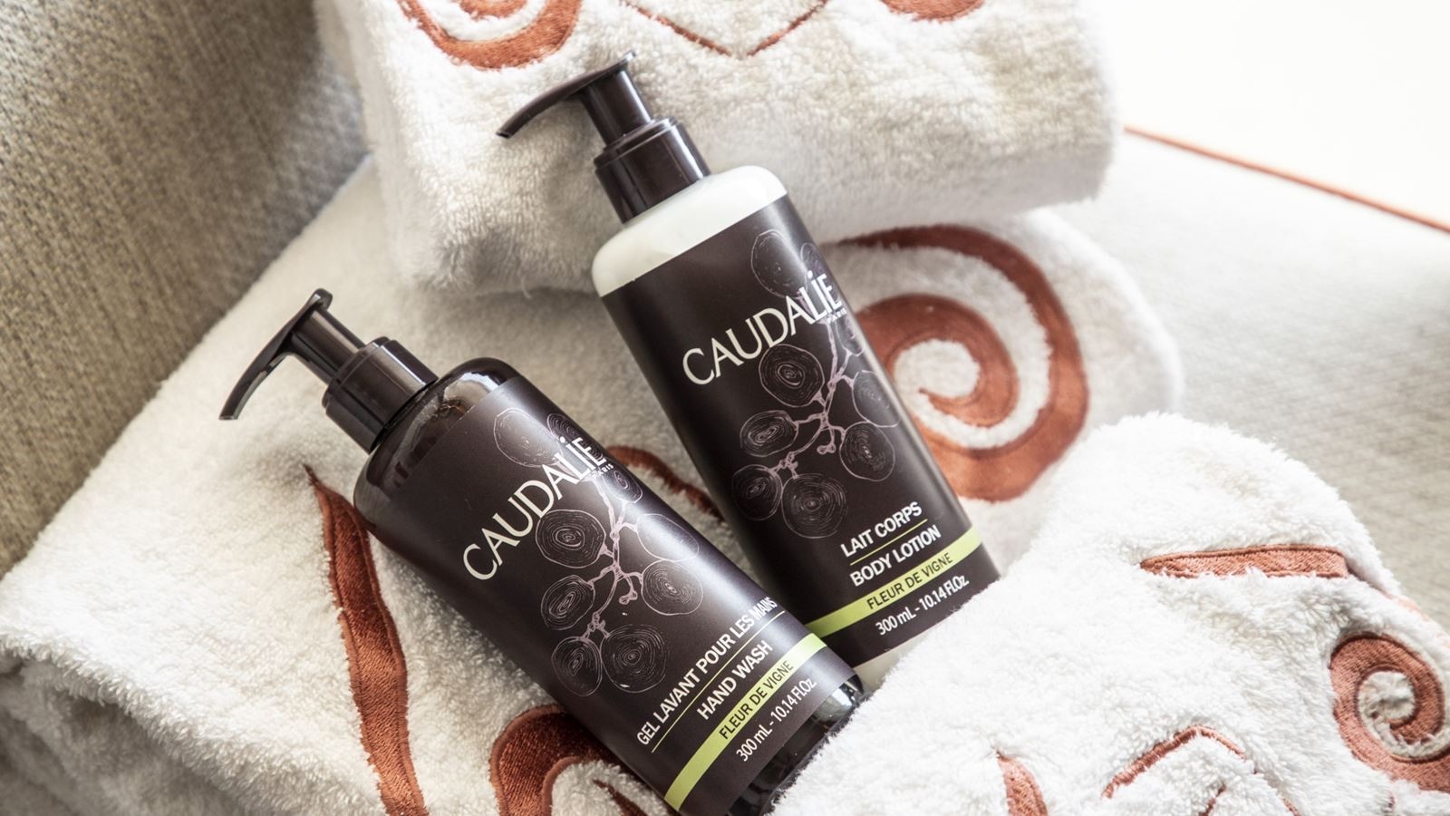 rooms-deluxe-double-sea-view-with-partition-and-seating-area