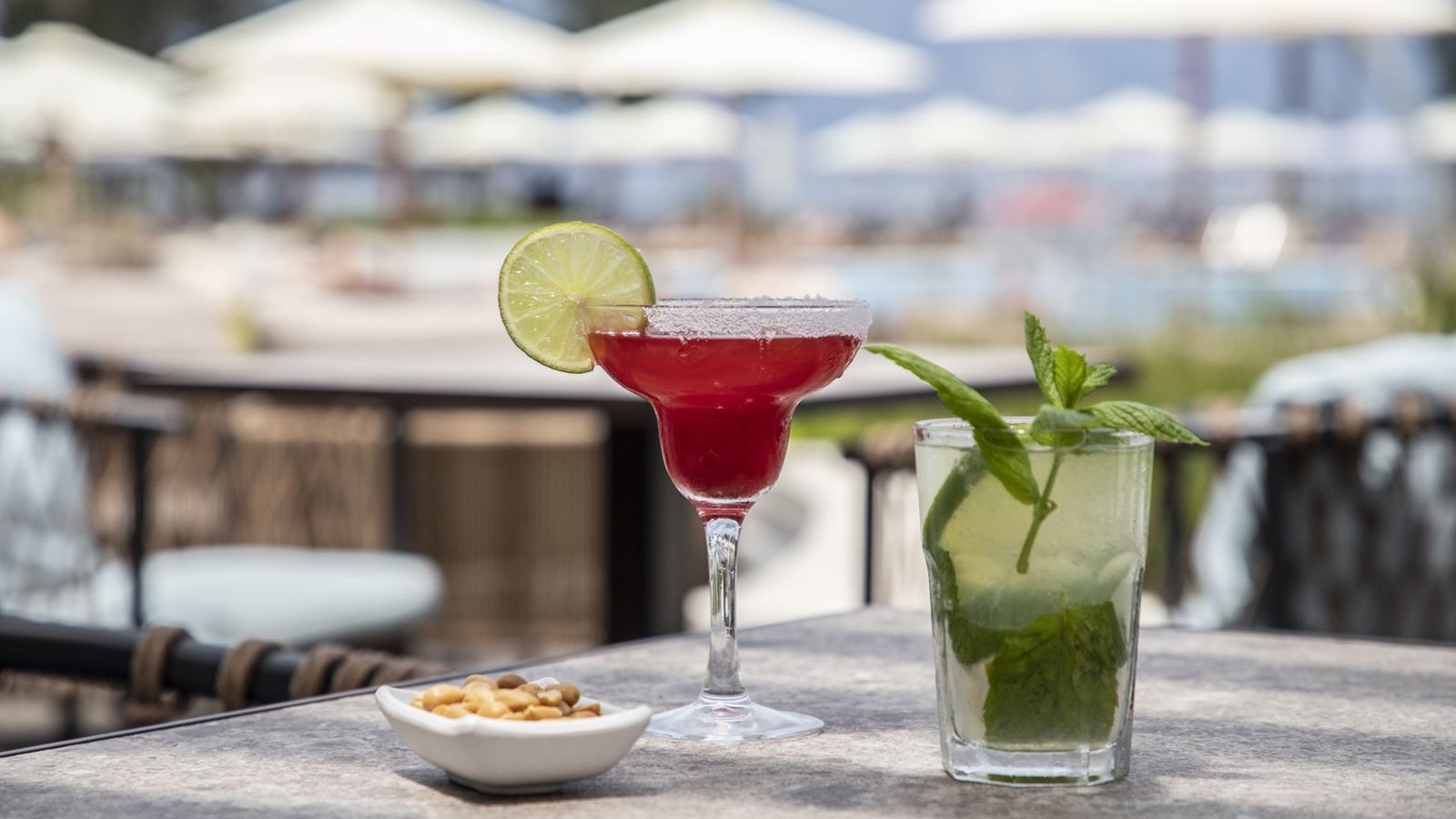 bars-pavillion-pool-bar