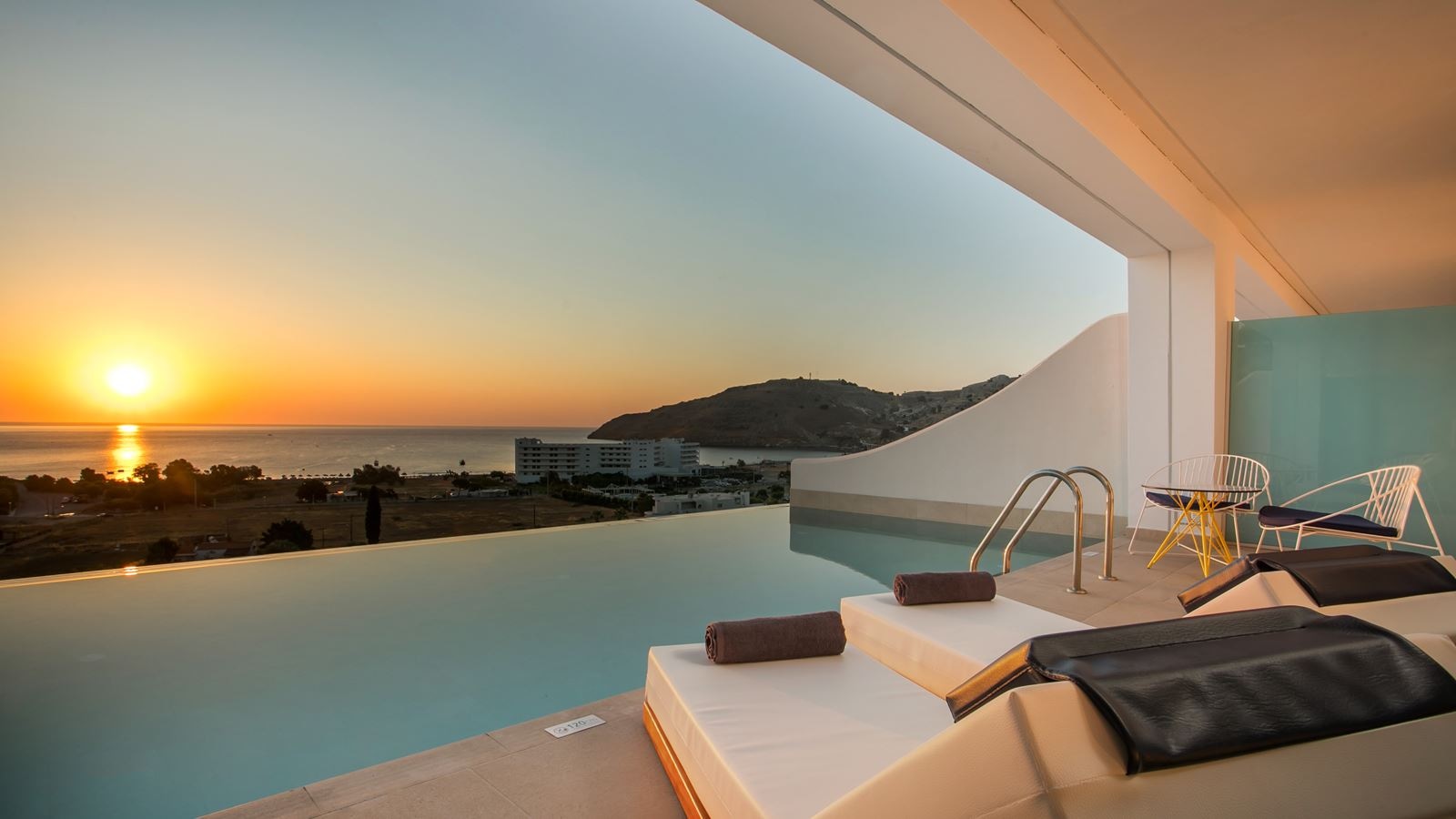 rooms-executive-suite-sea-view-with-private-pool