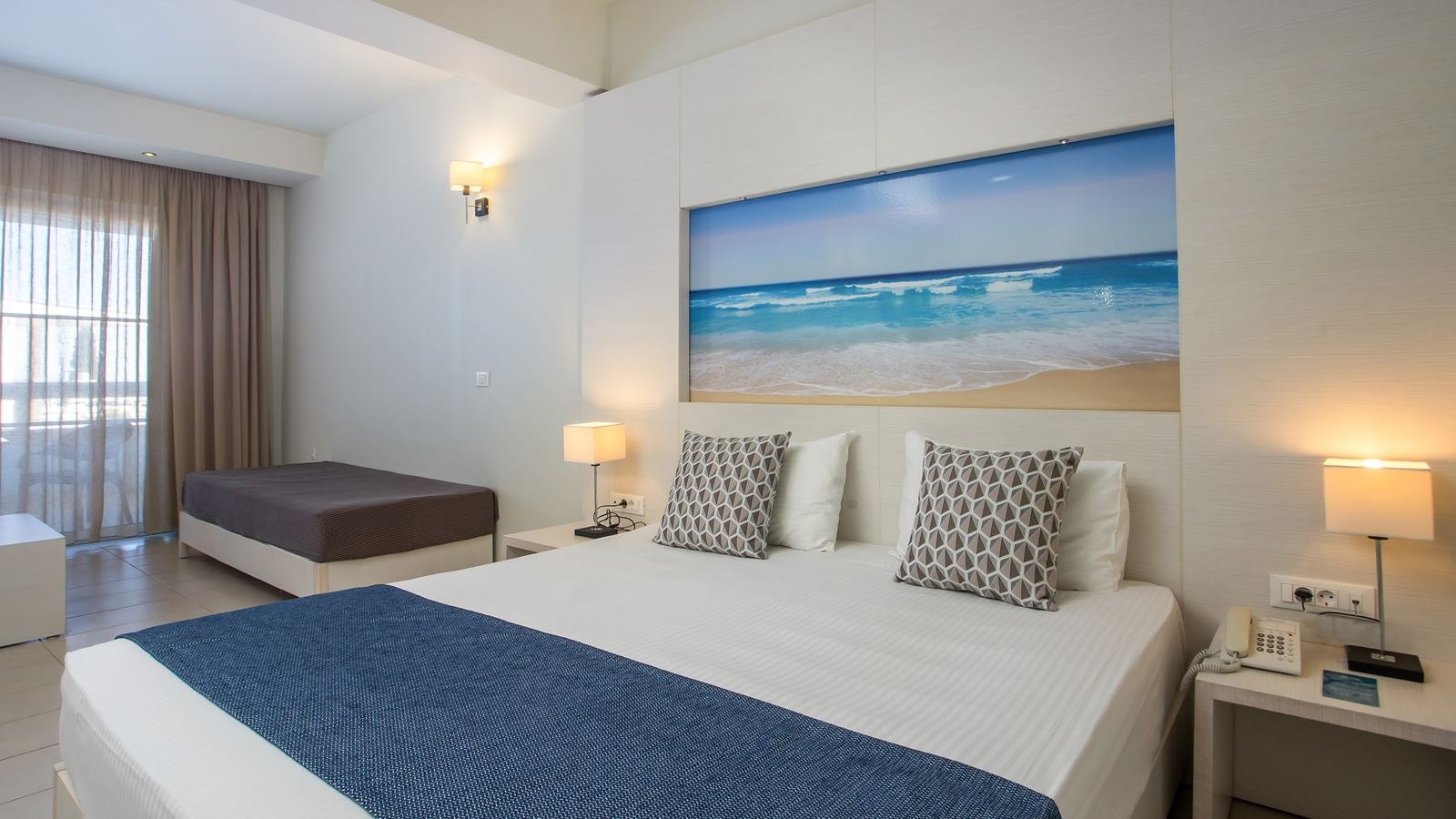 rooms-junior-suite-pool-view-terrace