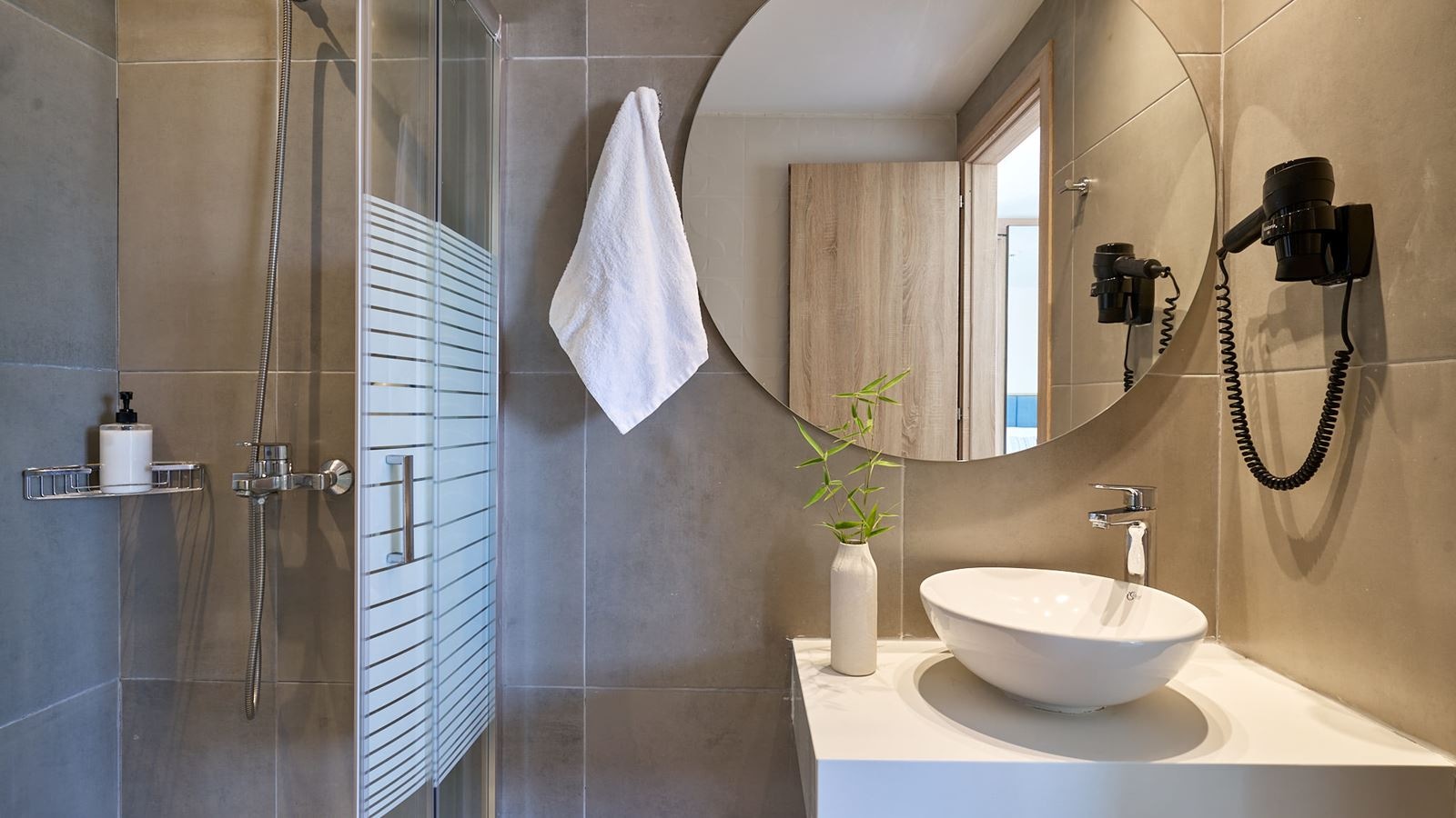 rooms-standard-double-garden-view-room